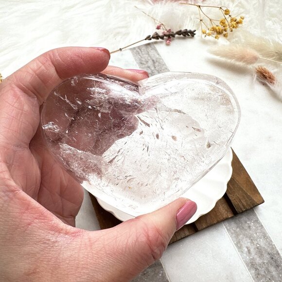 Small Clear Quartz Heart Bowl/Dish - Picture 8 of 9